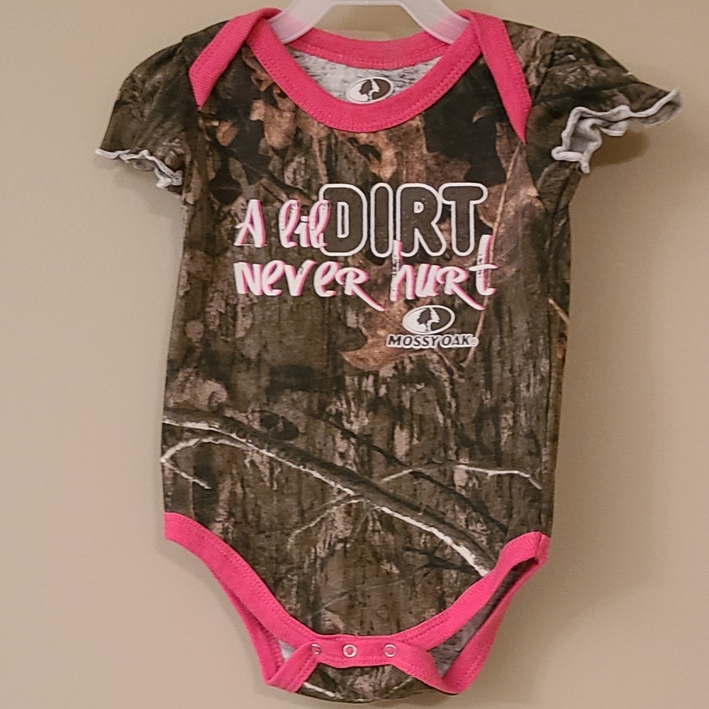 Mossy Oak camo onesie/bodysuit